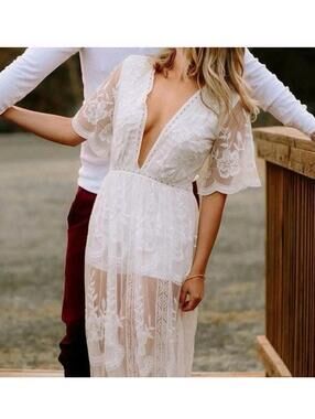 NWT Honey Punch White embroidered Lace romper with Maxi lace overlay MEDIUM